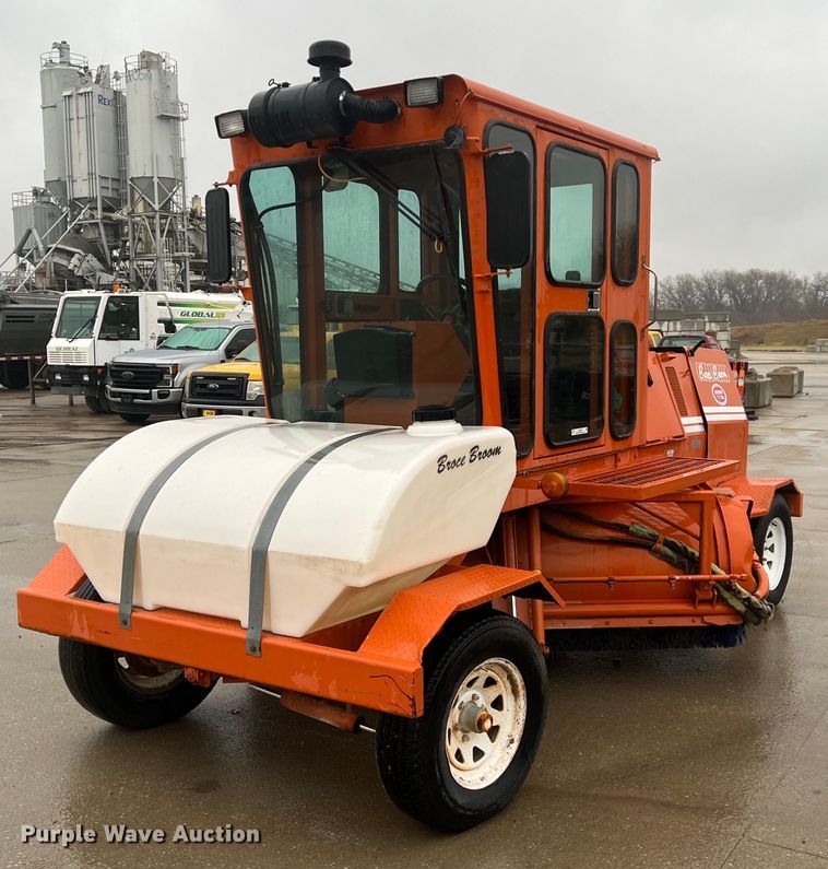 image for item OA9219 2006 Broce RJ350  broom