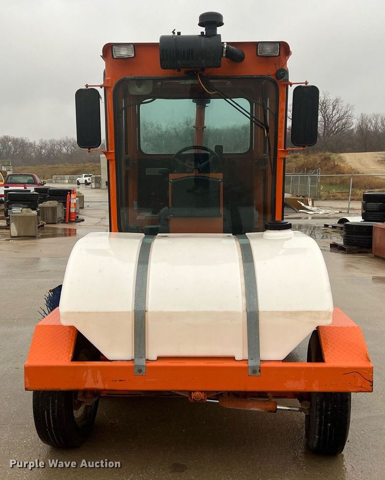 image for item OA9219 2006 Broce RJ350  broom