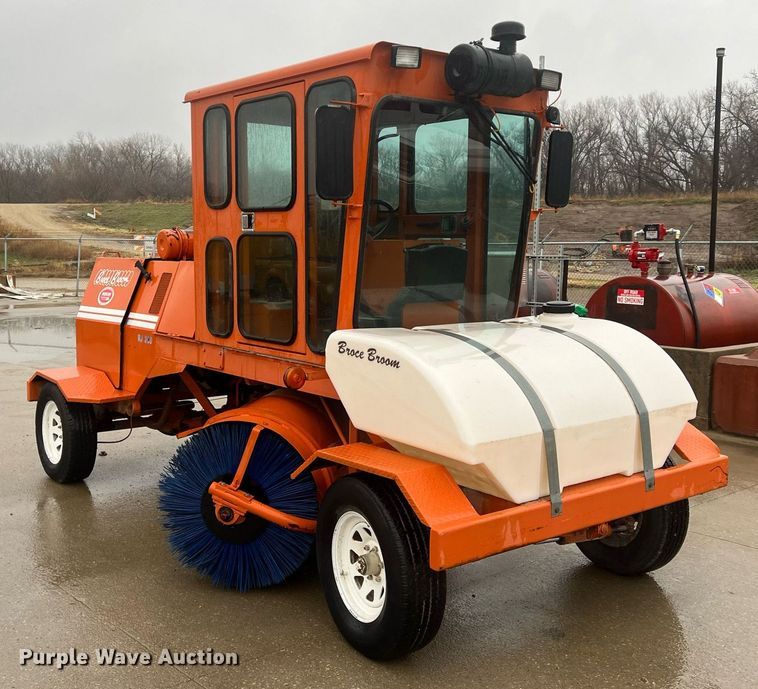 image for item OA9219 2006 Broce RJ350  broom