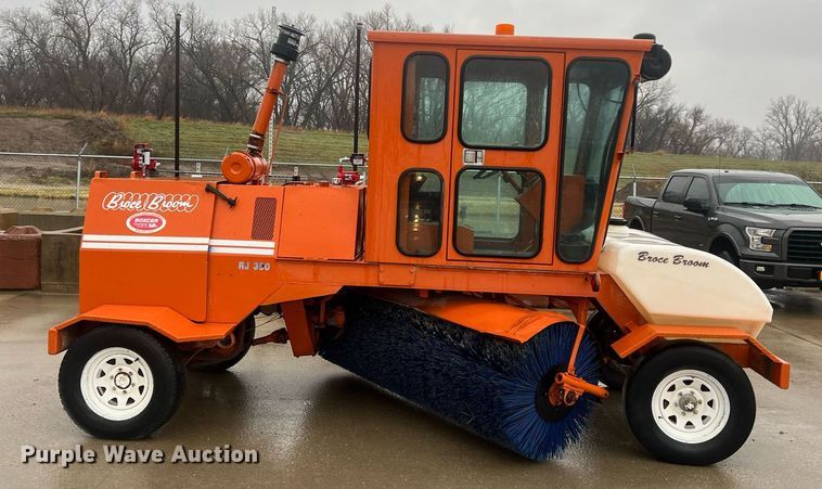 image for item OA9219 2006 Broce RJ350  broom