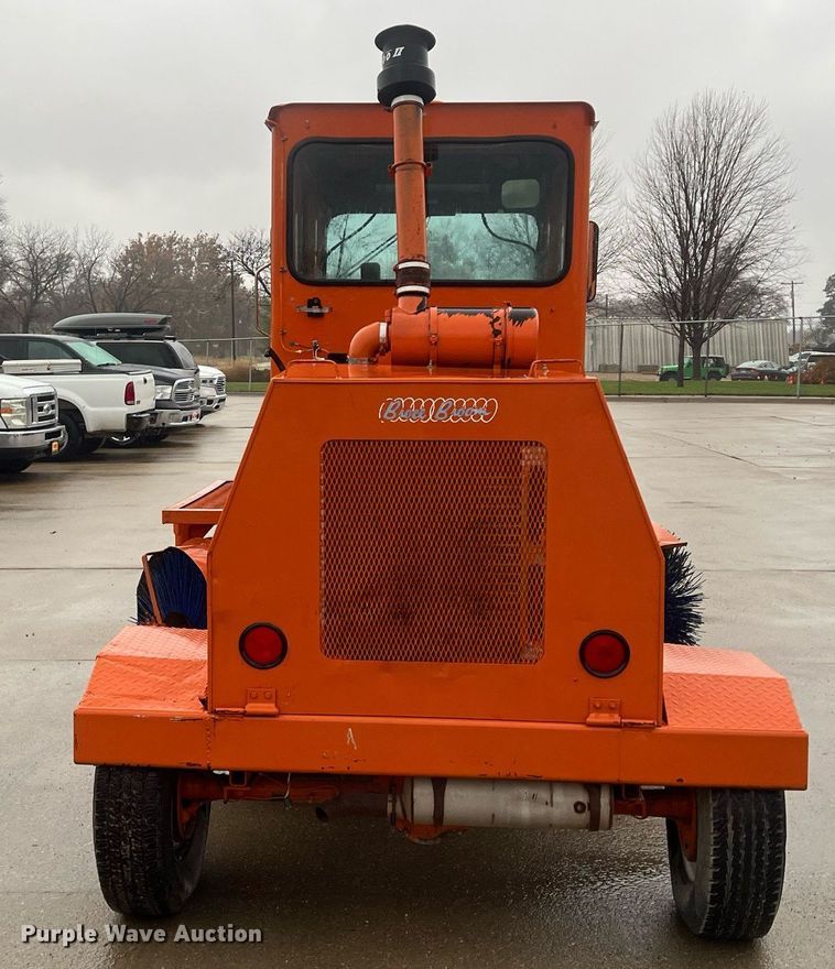 image for item OA9219 2006 Broce RJ350  broom