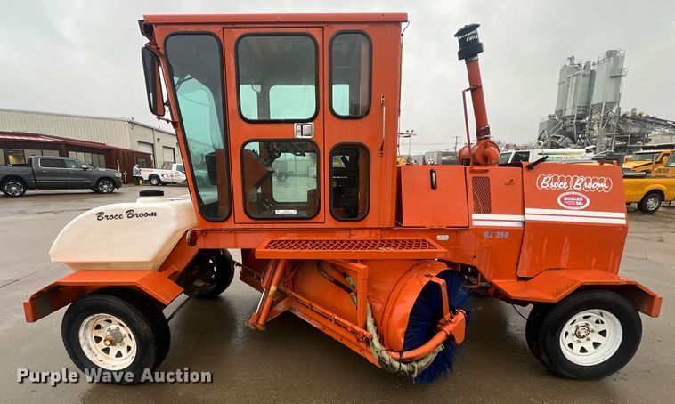 image for item OA9219 2006 Broce RJ350  broom