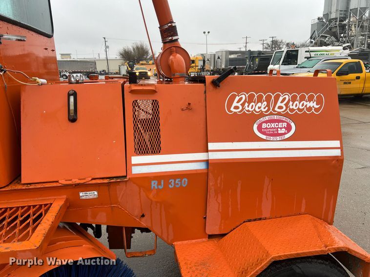 image for item OA9219 2006 Broce RJ350  broom