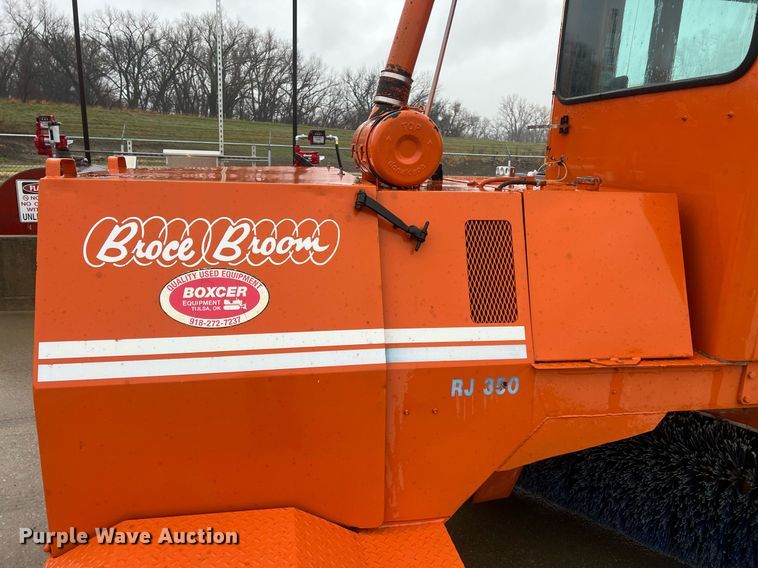 image for item OA9219 2006 Broce RJ350  broom