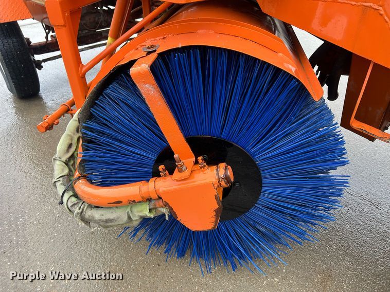 image for item OA9219 2006 Broce RJ350  broom