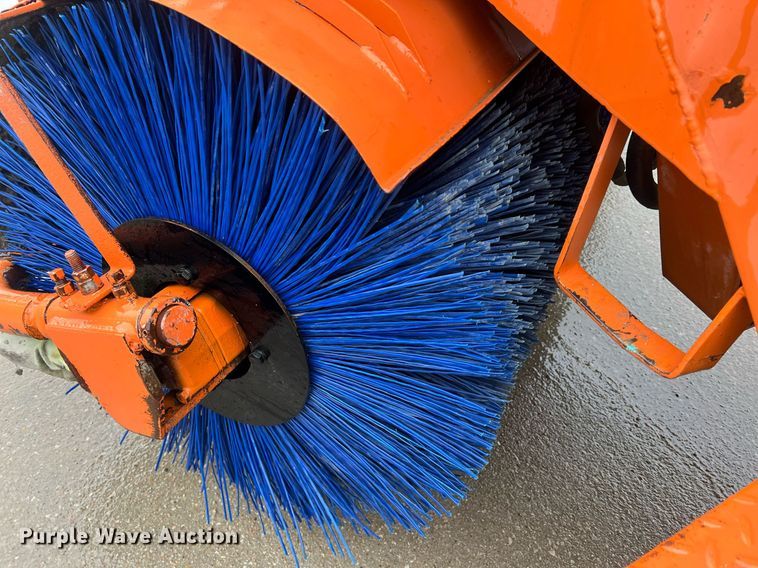 image for item OA9219 2006 Broce RJ350  broom