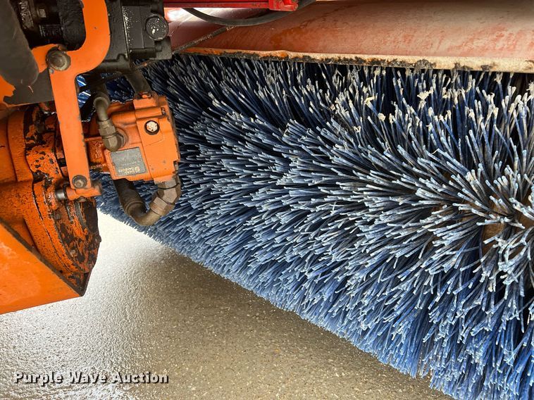 image for item OA9219 2006 Broce RJ350  broom