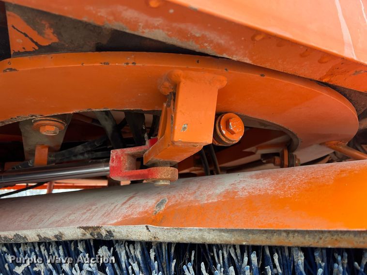 image for item OA9219 2006 Broce RJ350  broom