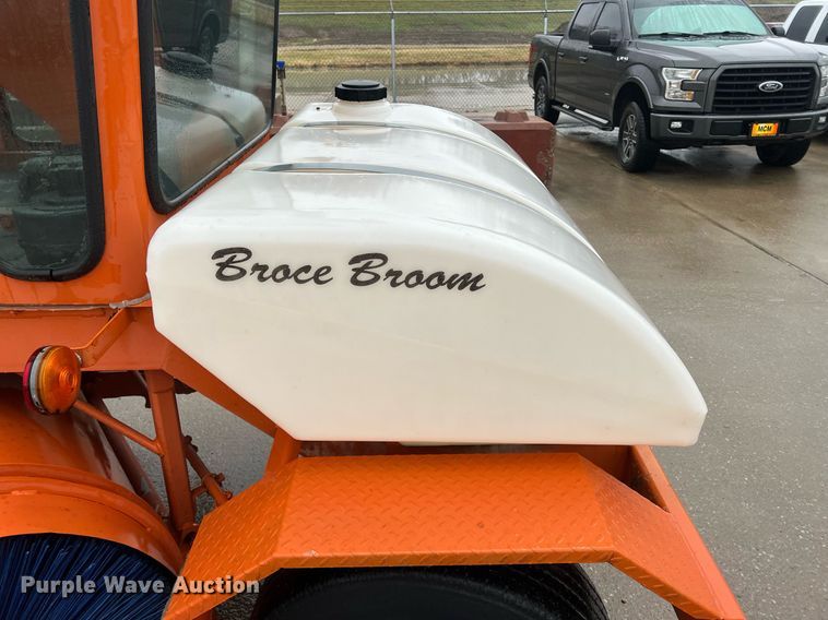 image for item OA9219 2006 Broce RJ350  broom