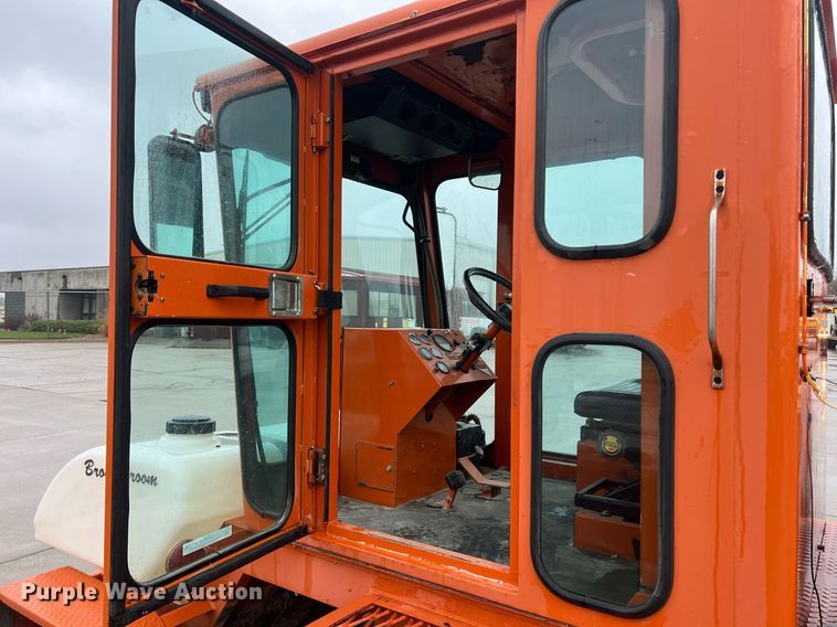 image for item OA9219 2006 Broce RJ350  broom