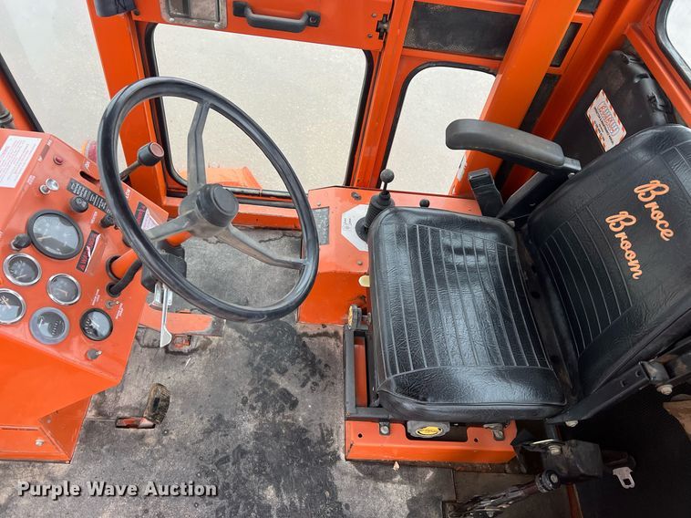 image for item OA9219 2006 Broce RJ350  broom