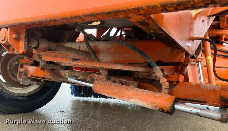 image for item OA9219 2006 Broce RJ350  broom