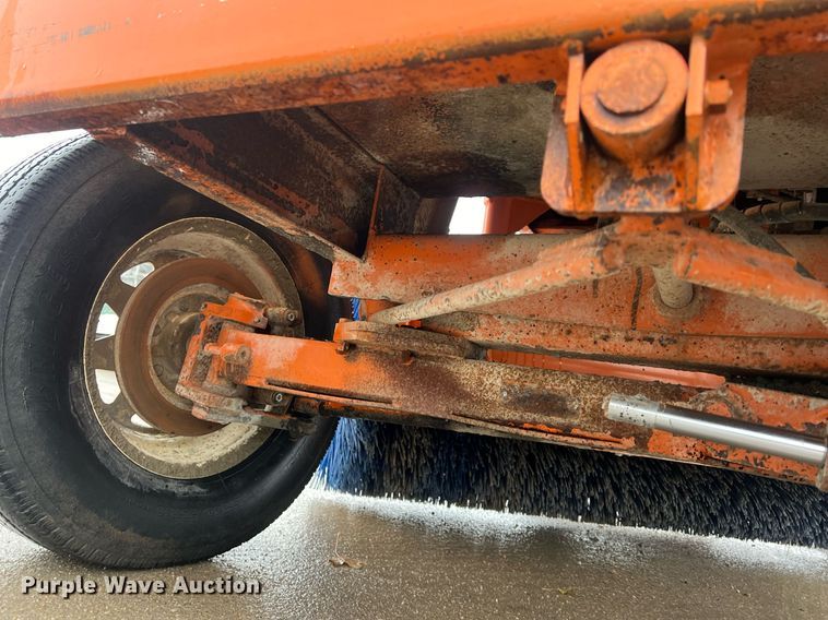 image for item OA9219 2006 Broce RJ350  broom