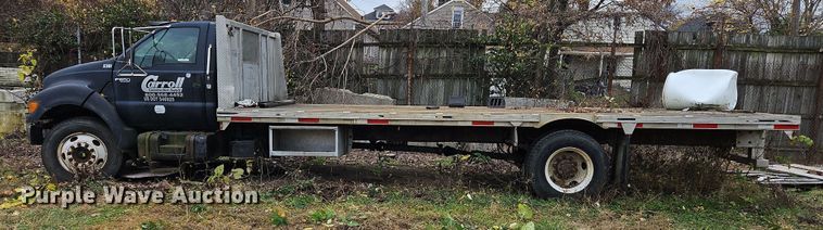 image for item OJ9700 2001 Ford F650 Super Duty  flatbed truck
