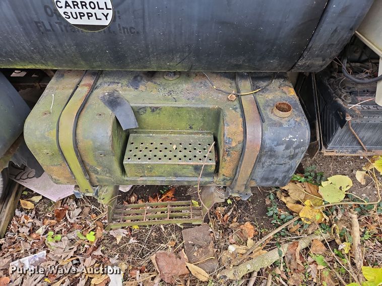 image for item OJ9700 2001 Ford F650 Super Duty  flatbed truck