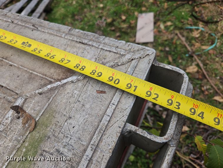 image for item OJ9700 2001 Ford F650 Super Duty  flatbed truck