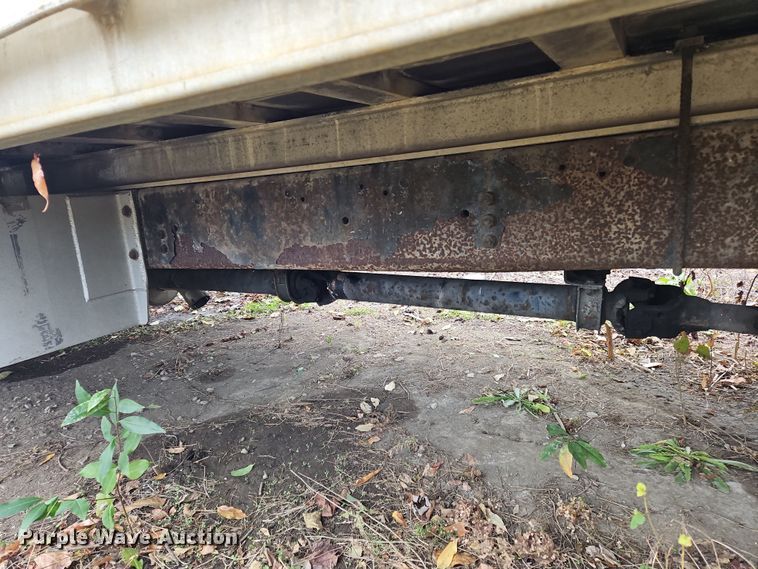 image for item OJ9700 2001 Ford F650 Super Duty  flatbed truck