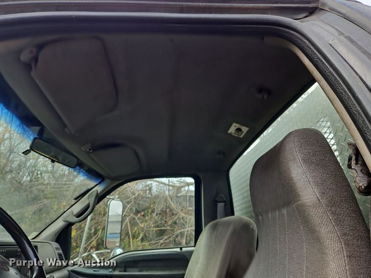 image for item OJ9700 2001 Ford F650 Super Duty  flatbed truck