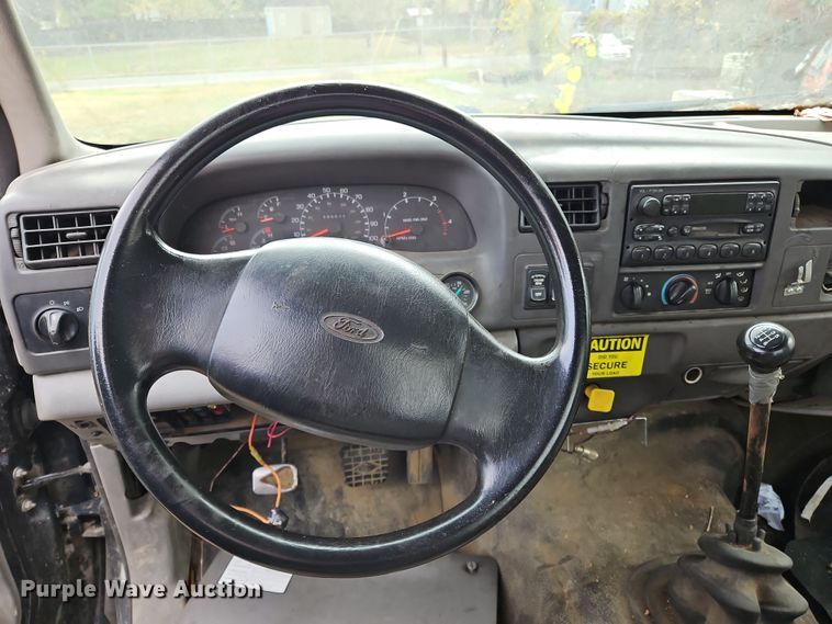 image for item OJ9700 2001 Ford F650 Super Duty  flatbed truck