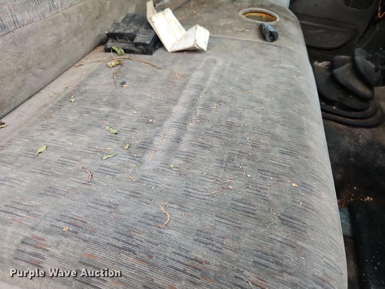 image for item OJ9700 2001 Ford F650 Super Duty  flatbed truck