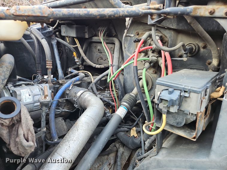 image for item OJ9700 2001 Ford F650 Super Duty  flatbed truck