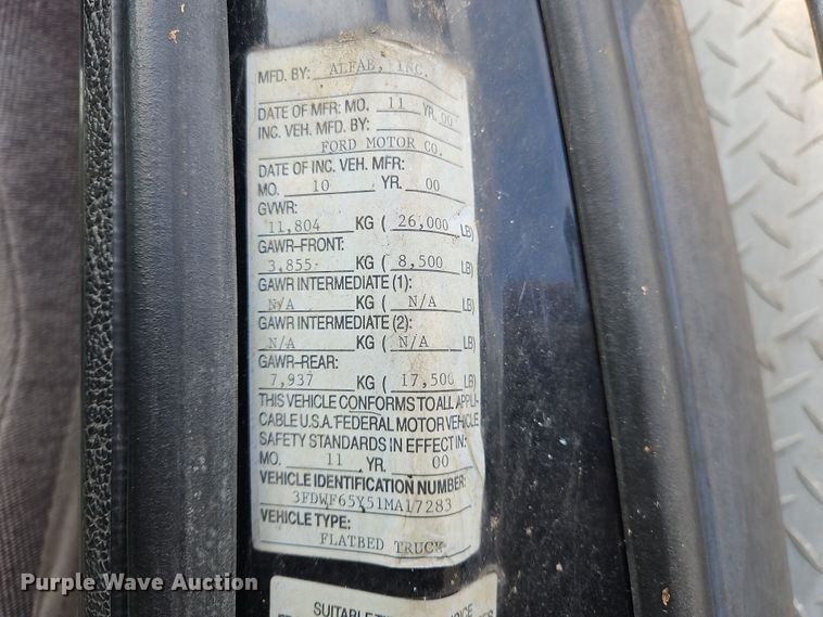 image for item OJ9700 2001 Ford F650 Super Duty  flatbed truck