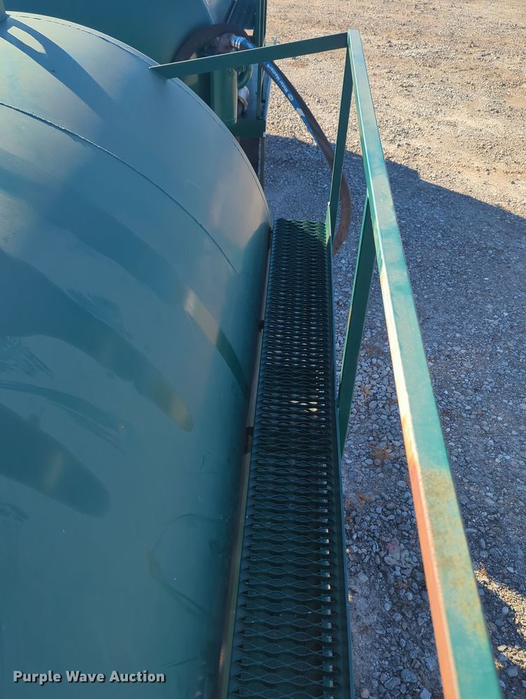 image for item OL9072 Tank bed