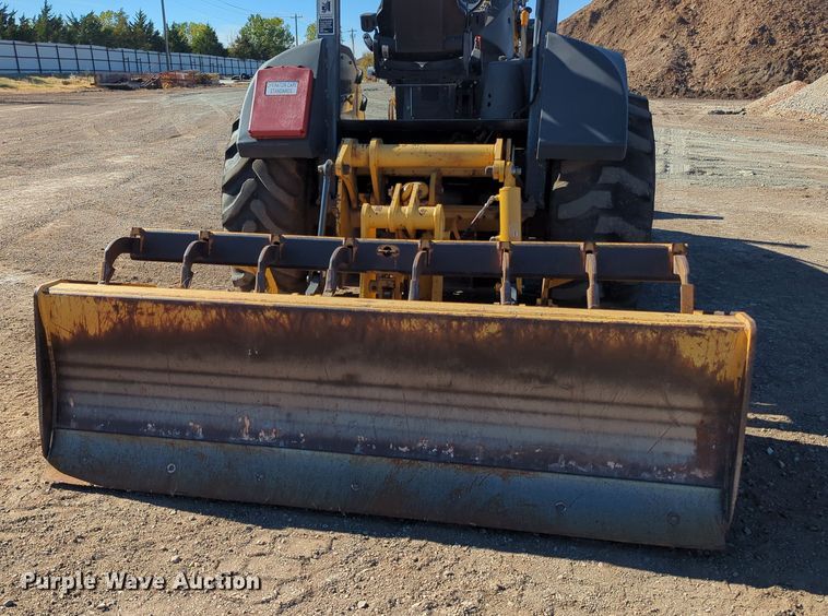 image for item OL9167 2010 John Deere 210LJ  landscape tractor