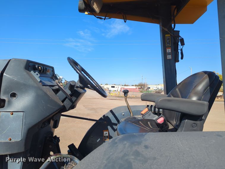 image for item OL9167 2010 John Deere 210LJ  landscape tractor