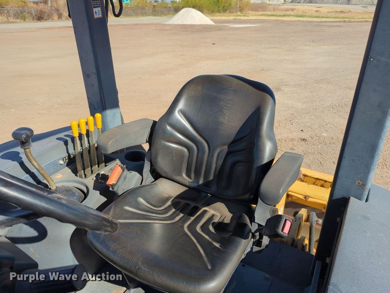 image for item OL9167 2010 John Deere 210LJ  landscape tractor