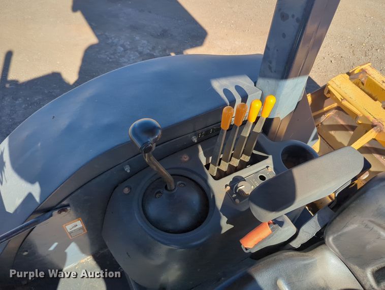 image for item OL9167 2010 John Deere 210LJ  landscape tractor