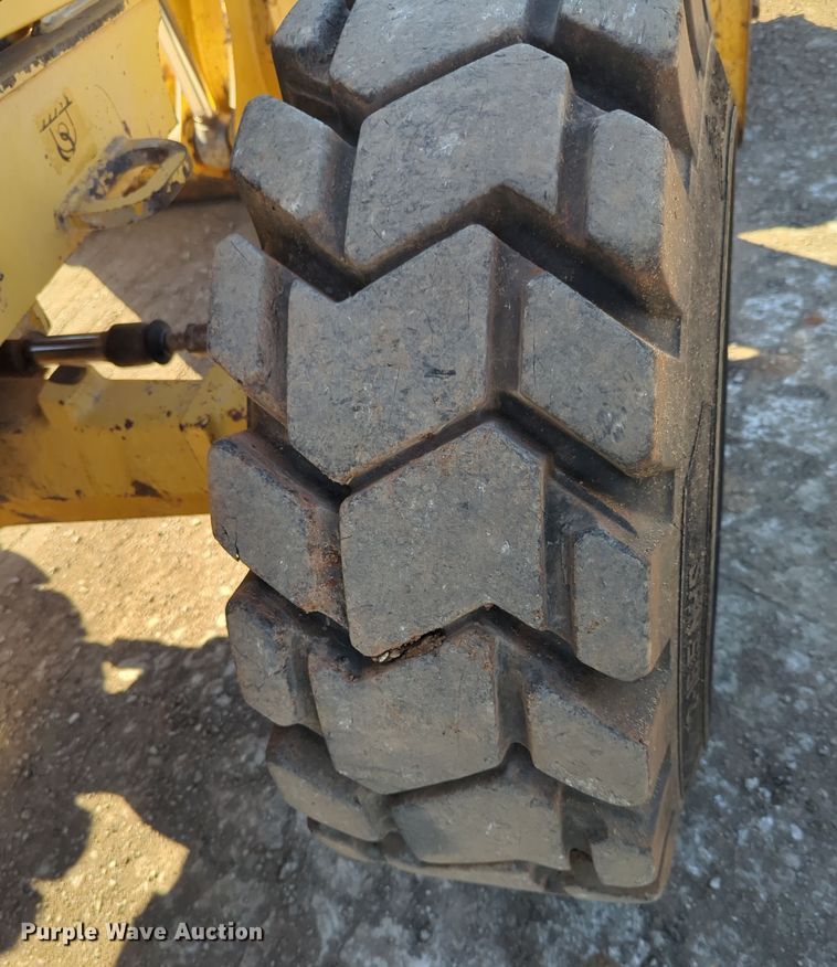 image for item OL9167 2010 John Deere 210LJ  landscape tractor