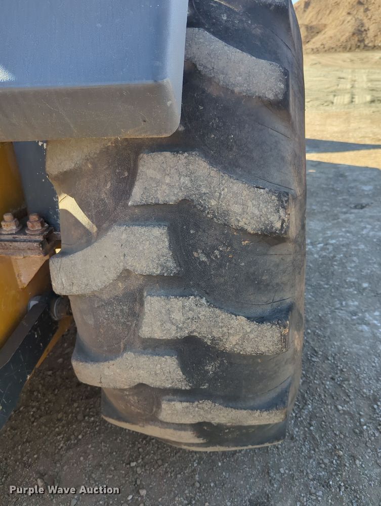 image for item OL9167 2010 John Deere 210LJ  landscape tractor