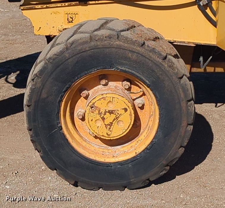 image for item OL9167 2010 John Deere 210LJ  landscape tractor