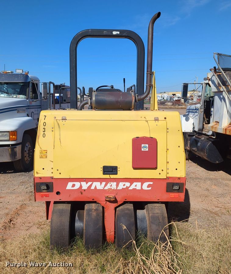 image for item OL9169 2007 Dynapac CP142  pneumatic roller