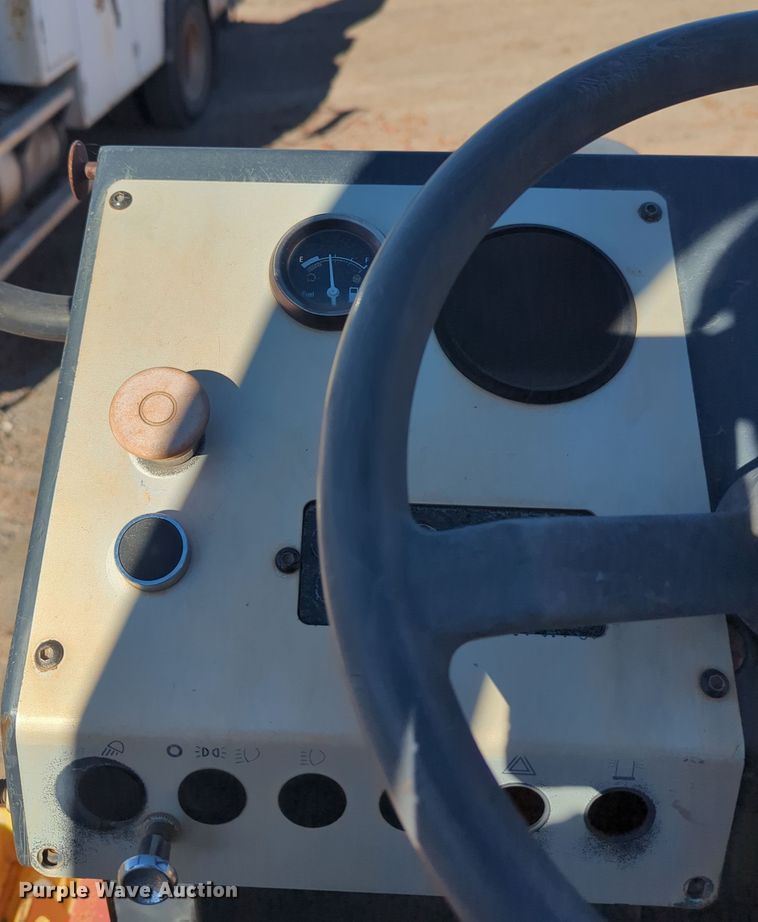 image for item OL9169 2007 Dynapac CP142  pneumatic roller