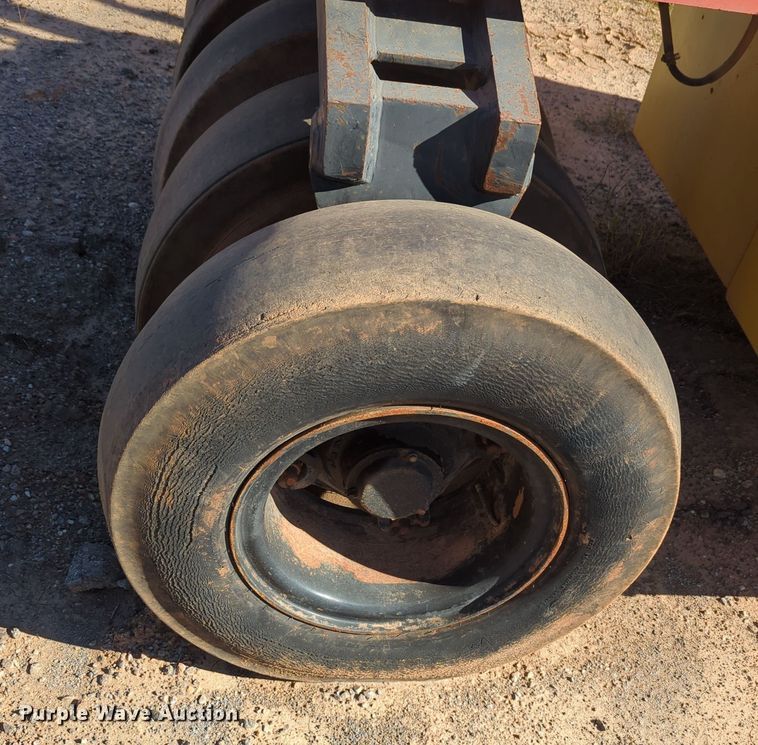 image for item OL9169 2007 Dynapac CP142  pneumatic roller