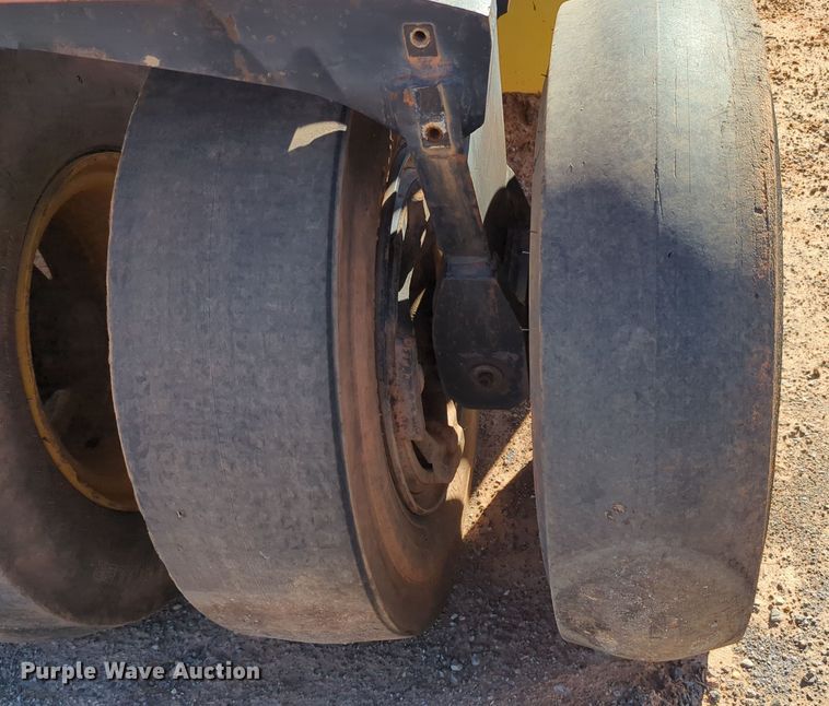 image for item OL9169 2007 Dynapac CP142  pneumatic roller