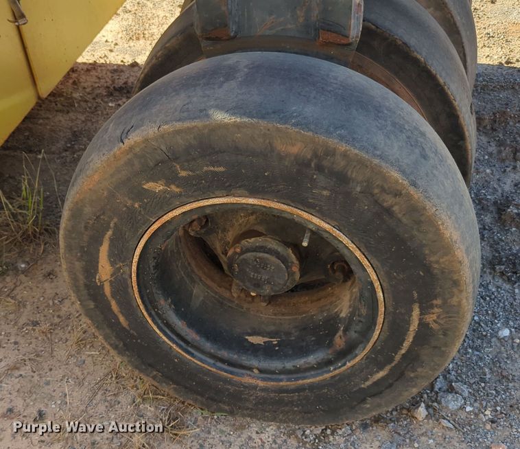 image for item OL9169 2007 Dynapac CP142  pneumatic roller