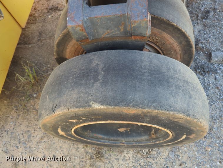 image for item OL9169 2007 Dynapac CP142  pneumatic roller