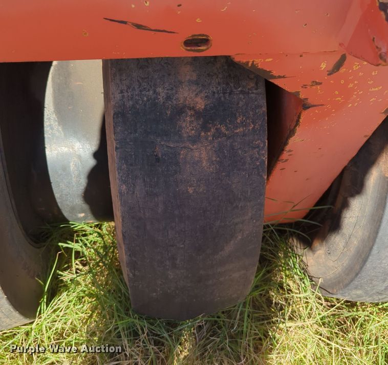 image for item OL9169 2007 Dynapac CP142  pneumatic roller