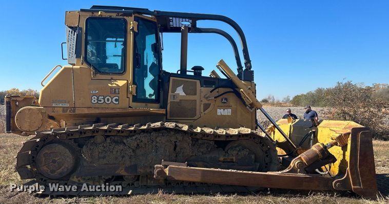 image for item DJ6474 2002 John Deere 850C LGP Series II  dozer