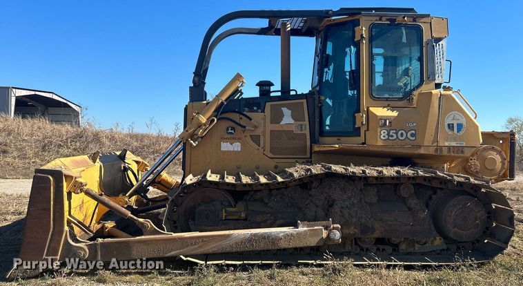 image for item DJ6474 2002 John Deere 850C LGP Series II  dozer