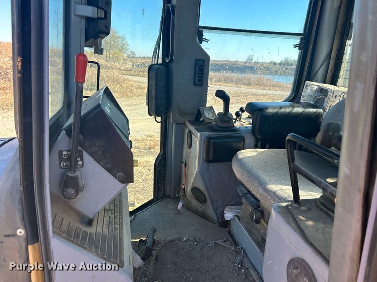 image for item DJ6474 2002 John Deere 850C LGP Series II  dozer