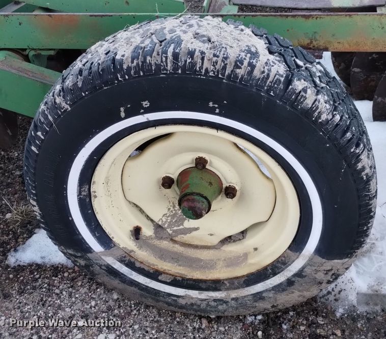 image for item DJ7032 John Deere  tandem disk