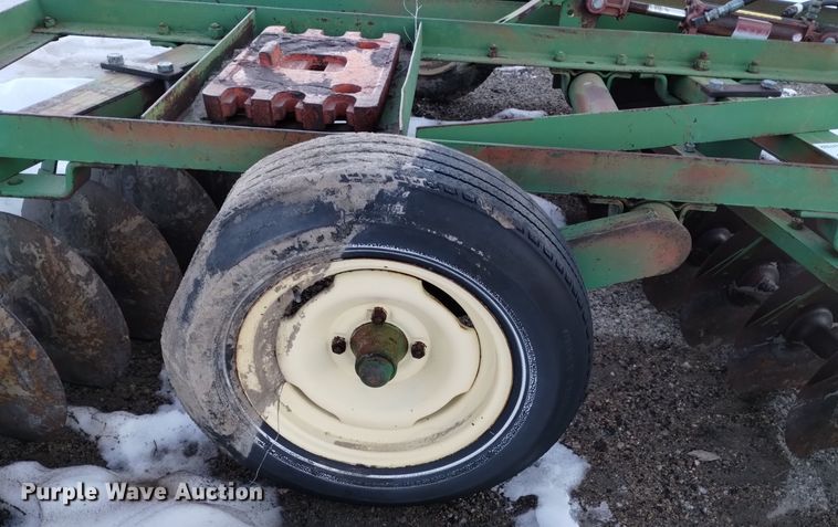 image for item DJ7032 John Deere  tandem disk