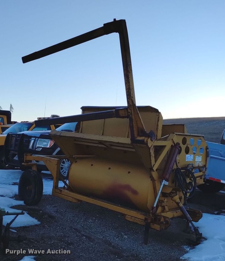 image for item DJ7033 HayBuster 256  bale processor