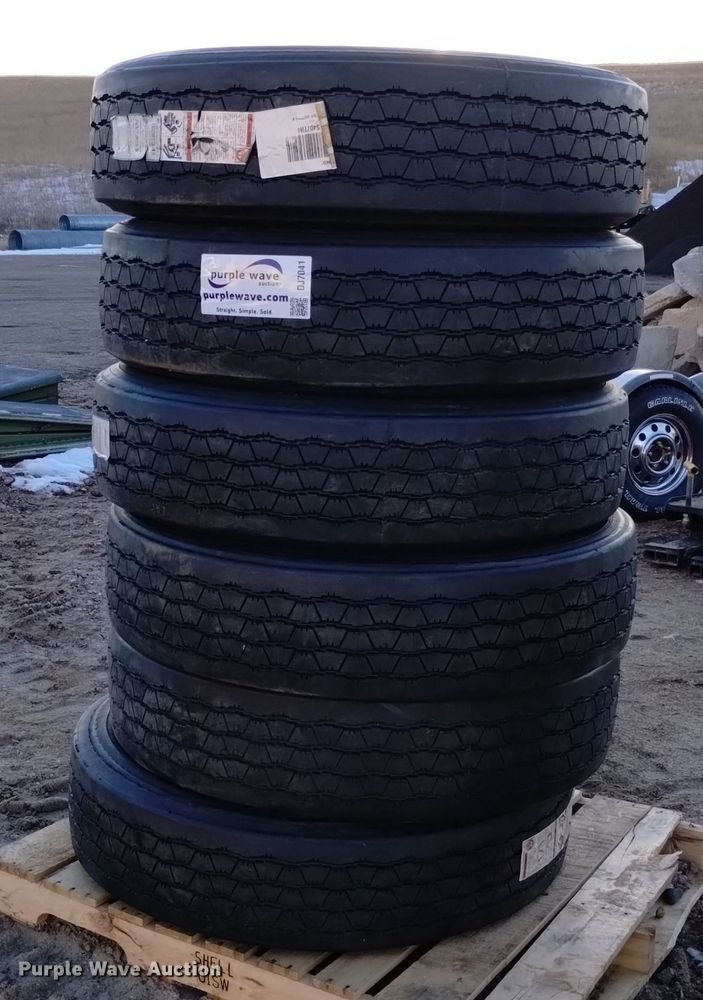 image for item DJ7041 (6) Conti EcoPlus HT 285/75R24.5 tires