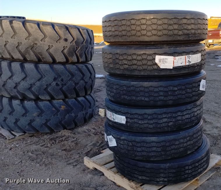 image for item DJ7041 (6) Conti EcoPlus HT 285/75R24.5 tires