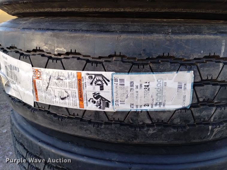 image for item DJ7041 (6) Conti EcoPlus HT 285/75R24.5 tires